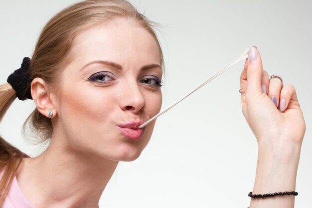 Jak działają nici liftingujące i kiedy warto się na nie zdecydować?