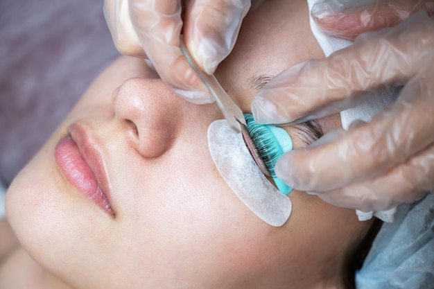 Lifting i laminacja rzęs na czym polega ten zabieg?