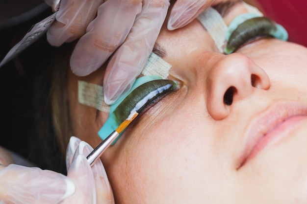 Laminacja rzęs ile trwa i od czego zależy czas zabiegu?