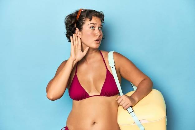 Jaki strój kąpielowy na duży brzuch wybrać, by czuć się swobodnie?