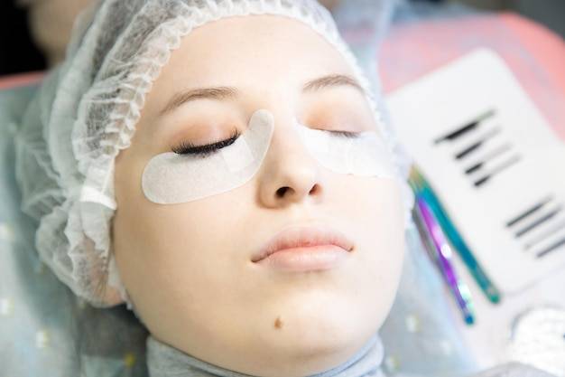 Jak długo utrzymuje się laminacja rzęs i od czego to zależy?