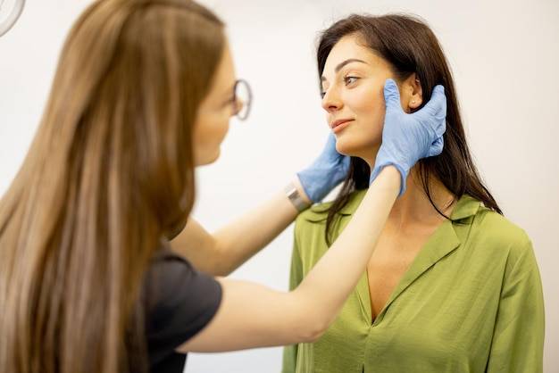 Jak zlikwidować drugi podbródek zabiegi stosowane w gabinetach medycyny estetycznej