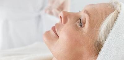 Jakie zabiegi na twarz po 45 roku życia warto rozważyć?