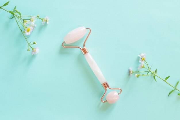 Roller do twarzy jaki wybrać, aby pielęgnacja była skuteczna?