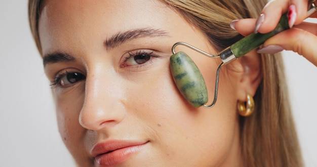 Wałek jadeitowy jaki wybrać do codziennej pielęgnacji twarzy?