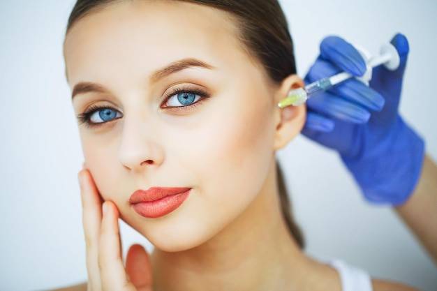 Botox co to właściwie oznacza i kiedy warto rozważyć taki zabieg?