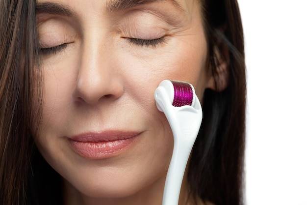Derma roller jak często stosować, by zobaczyć efekty?