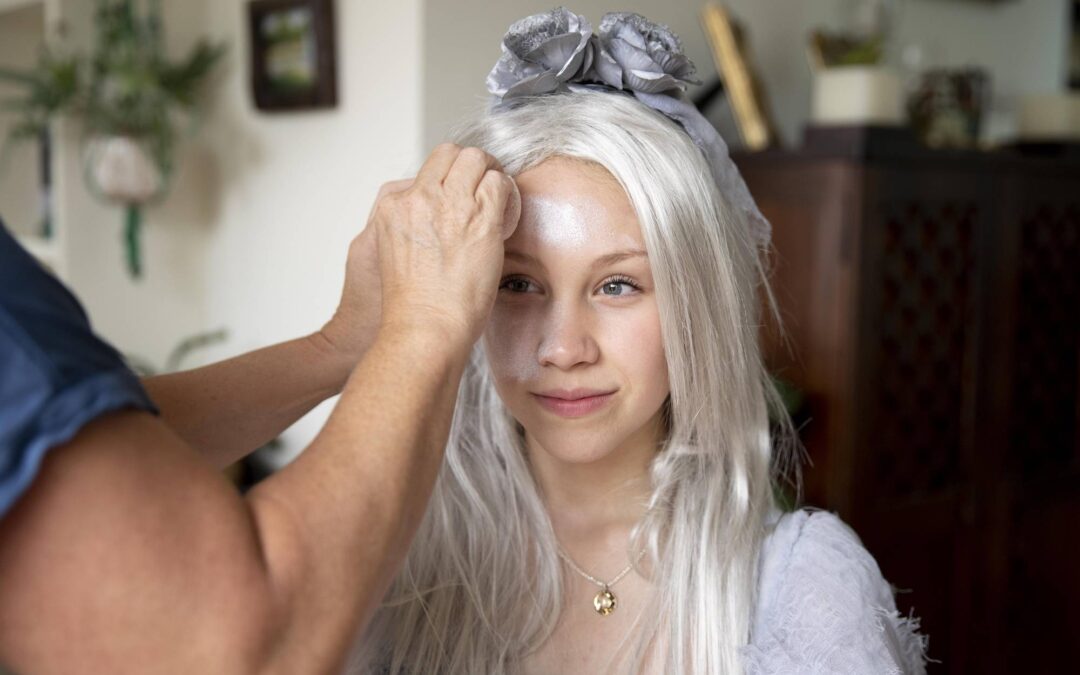 Jak rozjaśnić blond włosy bez wychodzenia z domu?