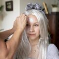 Jak rozjaśnić blond włosy bez wychodzenia z domu?