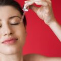 Jakie serum po peelingu kwasowym sprawdzi się w codziennej pielęgnacji?